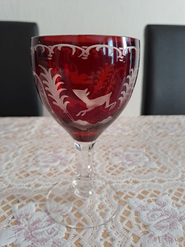 Rubinrote weingläser mit - rubinrote,